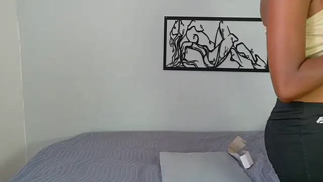 Snapshot of karina-lopez chatting on 01-14-26, 04:34 karina-lopez online show from 01-14-26, 04:34