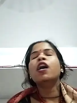 Snapshot of MEENA_ROY chatting on 02-13-25, 07:21 MEENA ROY online show from 02-13-25, 07:21