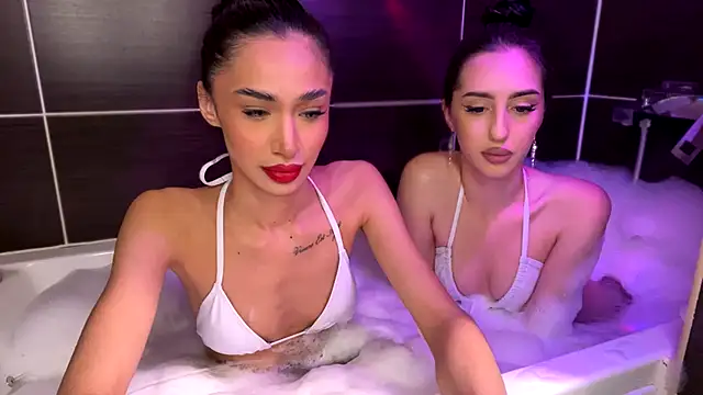 Snapshot of alissadreams chatting on 09-10-25, 02:06 alissadreams online show from 09-10-25, 02:06