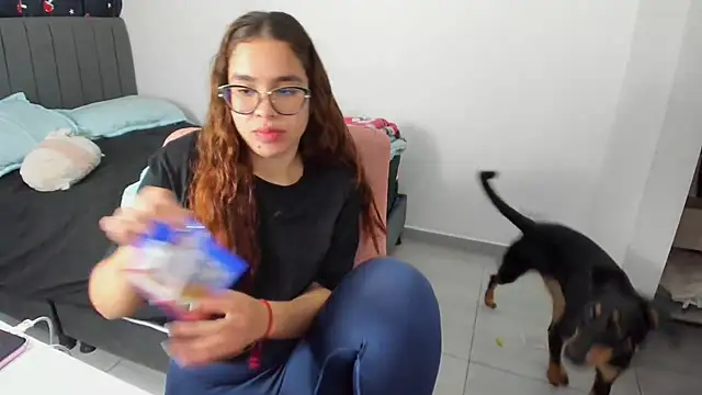 Snapshot of Greciaruiz_ chatting on 10-10-25, 12:53 Greciaruiz  online show from 10-10-25, 12:53