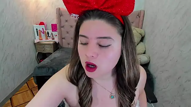 Lianngrace online show from 12-20-25, 02:24