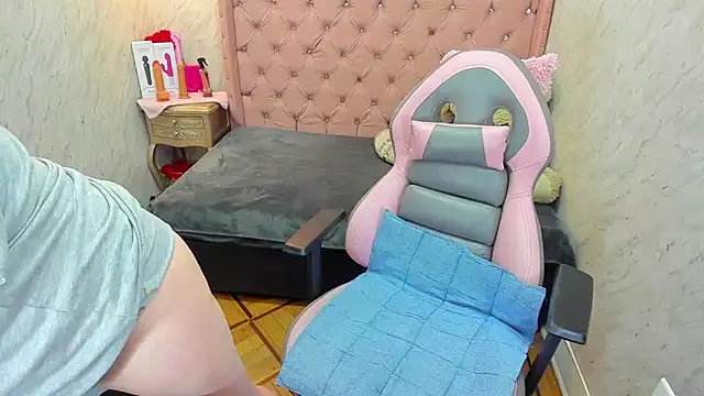 Snapshot of Lianngrace chatting on 05-15-26, 02:35 Lianngrace online show from 05-15-26, 02:35