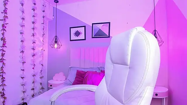 Bella walker  online show from 11-07-25, 08:20