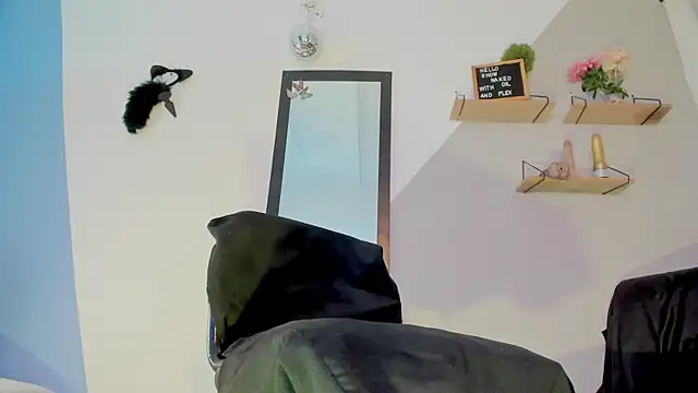 Snapshot of Aria_fitness chatting on 11-25-25, 01:11 Aria fitness online show from 11-25-25, 01:11