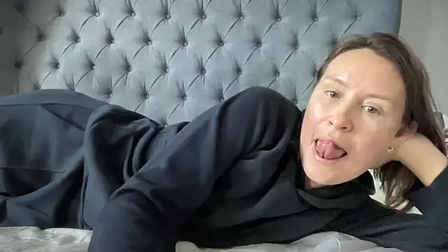 eatmypie69 online show from 09-30-25, 09:25