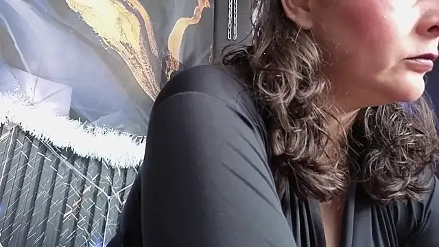 Snapshot of AmandaKovich chatting on 12-15-25, 07:29 AmandaKovich online show from 12-15-25, 07:29