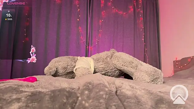 Snapshot of Ellise-Sugar chatting on 03-02-25, 03:13 Ellise-Sugar online show from 03-02-25, 03:13