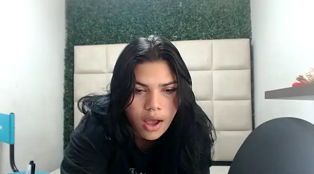 Snapshot of melany_rouse18 chatting on 02-16-25, 10:21 melany rouse18 online show from 02-16-25, 10:21
