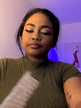 Snapshot of Dahiana_Giil chatting on 09-29-25, 07:02 Dahiana Giil online show from 09-29-25, 07:02