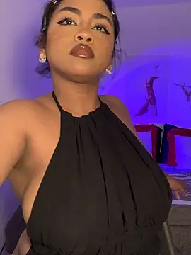 Snapshot of Dahiana_Giil chatting on 10-28-25, 06:17 Dahiana Giil online show from 10-28-25, 06:17