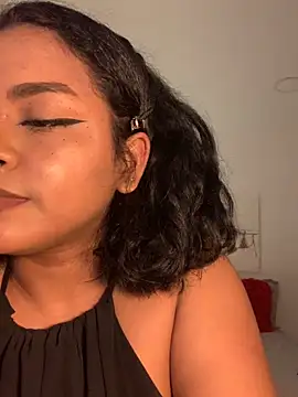 Snapshot of Dahiana_Giil chatting on 11-25-25, 06:13 Dahiana Giil online show from 11-25-25, 06:13