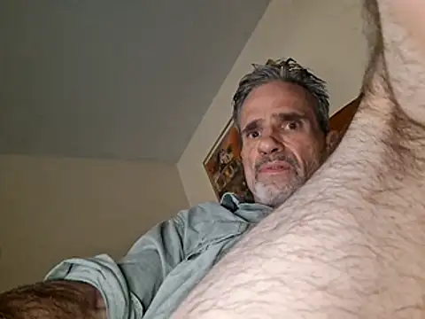 Snapshot of Billgreen69 chatting on 05-26-26, 05:47 Billgreen69 online show from 05-26-26, 05:47