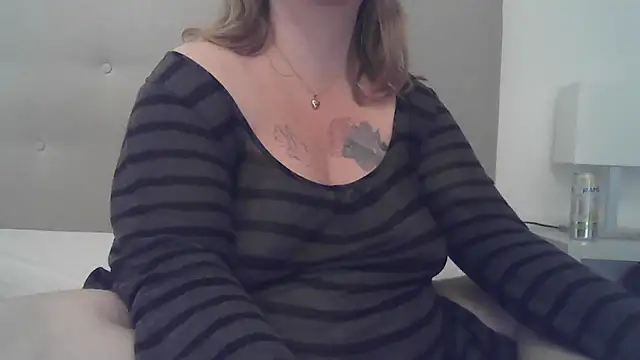 Snapshot of sizha6 chatting on 10-31-25, 11:55 sizha6 online show from 10-31-25, 11:55