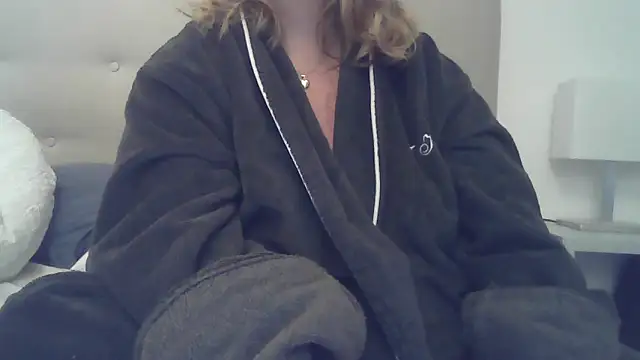 Snapshot of sizha6 chatting on 11-11-25, 10:48 sizha6 online show from 11-11-25, 10:48