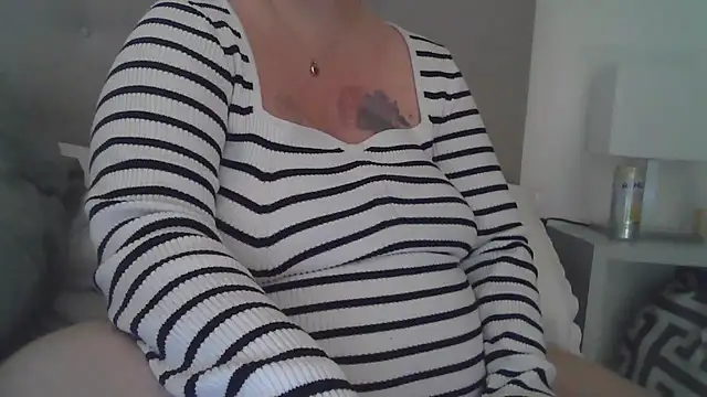 Snapshot of sizha6 chatting on 11-19-25, 10:59 sizha6 online show from 11-19-25, 10:59