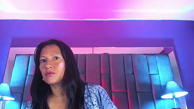 Aisha Nowak online show from 03-07-25, 12:15