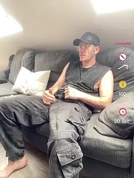 Snapshot of FckM3Hard chatting on 05-17-26, 04:14 FckM3Hard online show from 05-17-26, 04:14