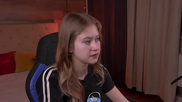 EveMundie online show from 02-18-25, 03:10