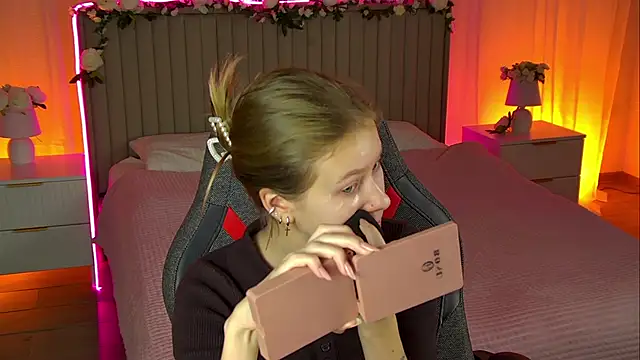 EveMundie online show from 10-29-25, 12:18