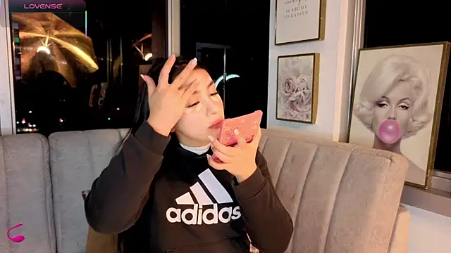 Snapshot of Ivanna_West chatting on 01-08-26, 10:06 Ivanna West online show from 01-08-26, 10:06