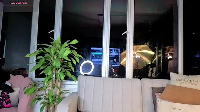 Snapshot of Ivanna_West chatting on 01-15-26, 10:09 Ivanna West online show from 01-15-26, 10:09