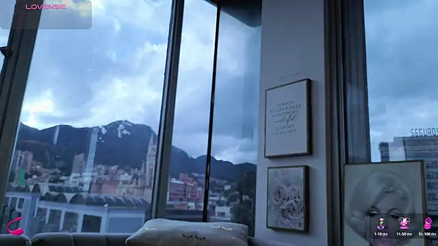 Snapshot of Ivanna_West chatting on 01-18-26, 01:15 Ivanna West online show from 01-18-26, 01:15