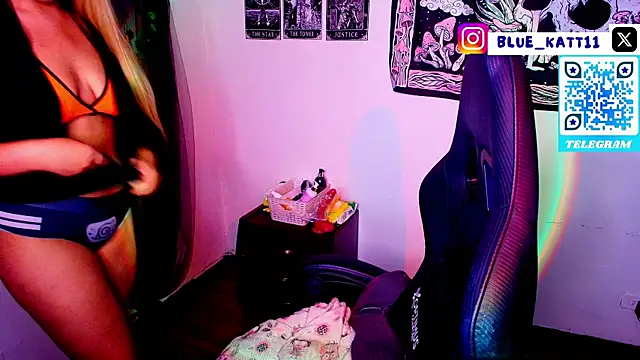 Snapshot of blue_katt chatting on 07-22-26, 11:18 blue katt online show from 07-22-26, 11:18