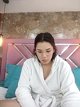 EmmaSulivan online show from 10-24-25, 02:35