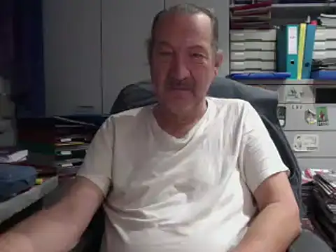 Snapshot of HMStraps01 chatting on 12-06-24, 07:32 HMStraps01 online show from 12-06-24, 07:32