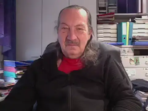 Snapshot of HMStraps01 chatting on 12-10-24, 11:00 HMStraps01 online show from 12-10-24, 11:00