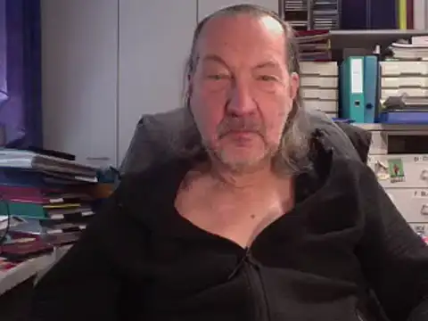 Snapshot of HMStraps01 chatting on 12-23-24, 11:25 HMStraps01 online show from 12-23-24, 11:25