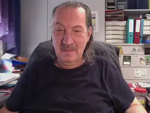 Snapshot of HMStraps01 chatting on 01-17-25, 10:33 HMStraps01 online show from 01-17-25, 10:33