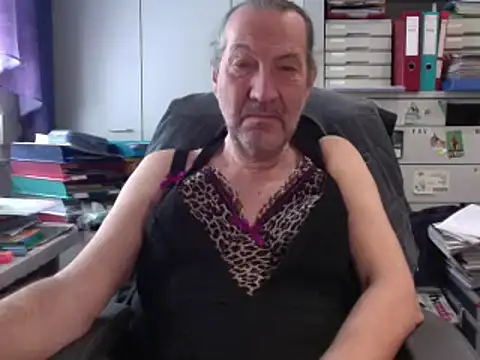 Snapshot of HMStraps01 chatting on 03-16-25, 10:11 HMStraps01 online show from 03-16-25, 10:11