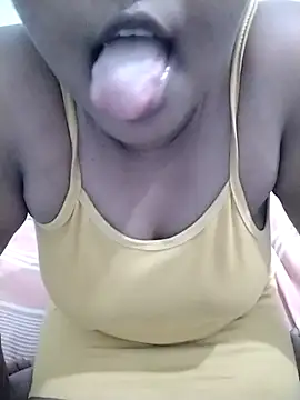 Snapshot of SLbeaty chatting on 03-28-26, 05:34 SLbeaty online show from 03-28-26, 05:34