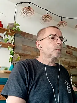 Snapshot of Xavspank2 chatting on 09-10-25, 01:22 Xavspank2 online show from 09-10-25, 01:22