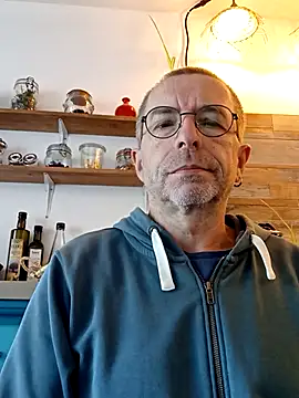 Snapshot of Xavspank2 chatting on 10-15-25, 10:04 Xavspank2 online show from 10-15-25, 10:04