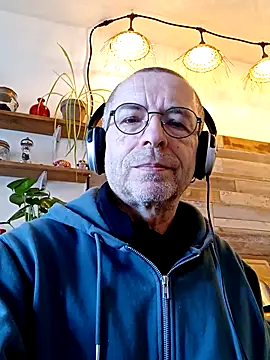 Snapshot of Xavspank2 chatting on 02-17-26, 10:23 Xavspank2 online show from 02-17-26, 10:23