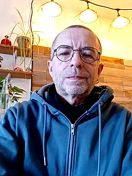 Snapshot of Xavspank2 chatting on 02-18-26, 10:00 Xavspank2 online show from 02-18-26, 10:00