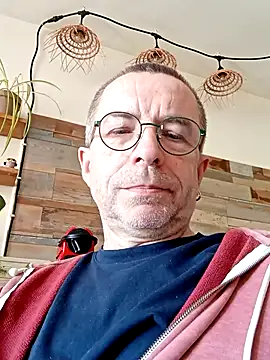Snapshot of Xavspank2 chatting on 03-17-26, 02:31 Xavspank2 online show from 03-17-26, 02:31