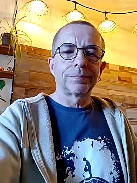 Snapshot of Xavspank2 chatting on 03-25-26, 02:45 Xavspank2 online show from 03-25-26, 02:45