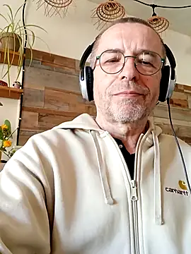 Snapshot of Xavspank2 chatting on 03-30-26, 09:43 Xavspank2 online show from 03-30-26, 09:43