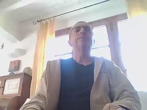 Snapshot of Xavspank2 chatting on 04-01-26, 12:28 Xavspank2 online show from 04-01-26, 12:28