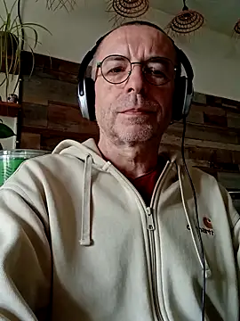 Snapshot of Xavspank2 chatting on 04-13-26, 09:37 Xavspank2 online show from 04-13-26, 09:37