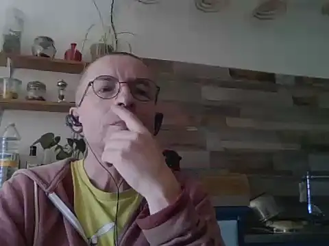 Snapshot of Xavspank2 chatting on 04-15-26, 01:18 Xavspank2 online show from 04-15-26, 01:18