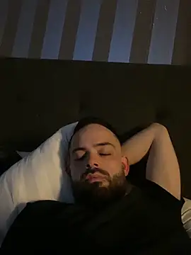 Snapshot of guccititi chatting on 10-16-25, 09:43 guccititi online show from 10-16-25, 09:43