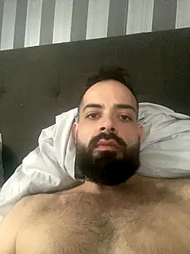 Snapshot of guccititi chatting on 10-20-25, 01:11 guccititi online show from 10-20-25, 01:11