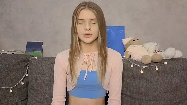CarolinePepper online show from 06-12-26, 01:21