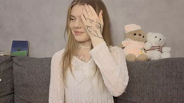 CarolinePepper online show from 07-04-26, 01:28