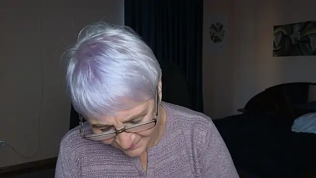 Snapshot of Sandra_Snowflake chatting on 09-22-25, 04:14 Sandra Snowflake online show from 09-22-25, 04:14