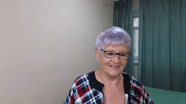 Snapshot of Sandra_Snowflake chatting on 09-25-25, 03:54 Sandra Snowflake online show from 09-25-25, 03:54